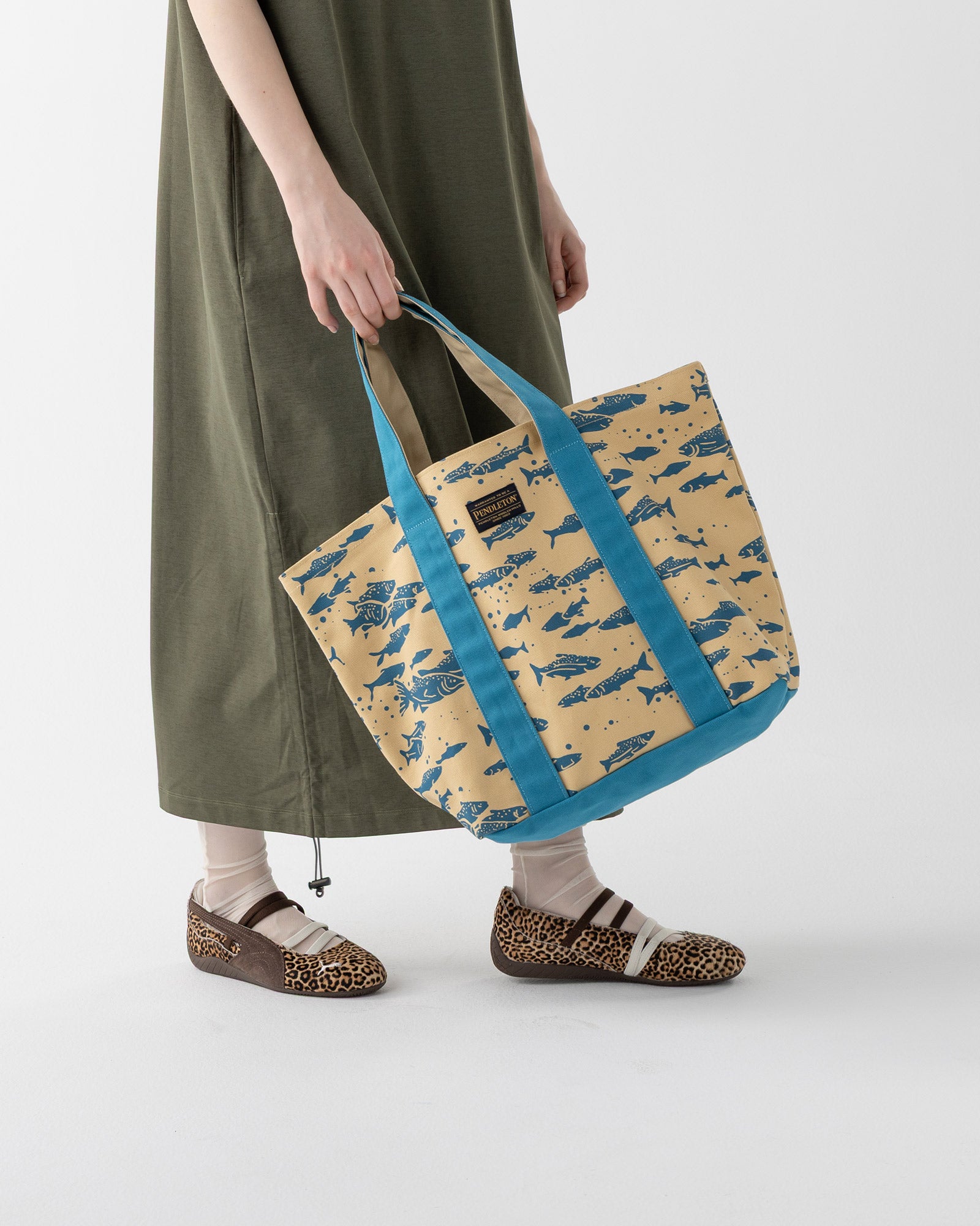 サーモン・キャンバスラージトートバッグ - BLUE – PENDLETON WOOLEN