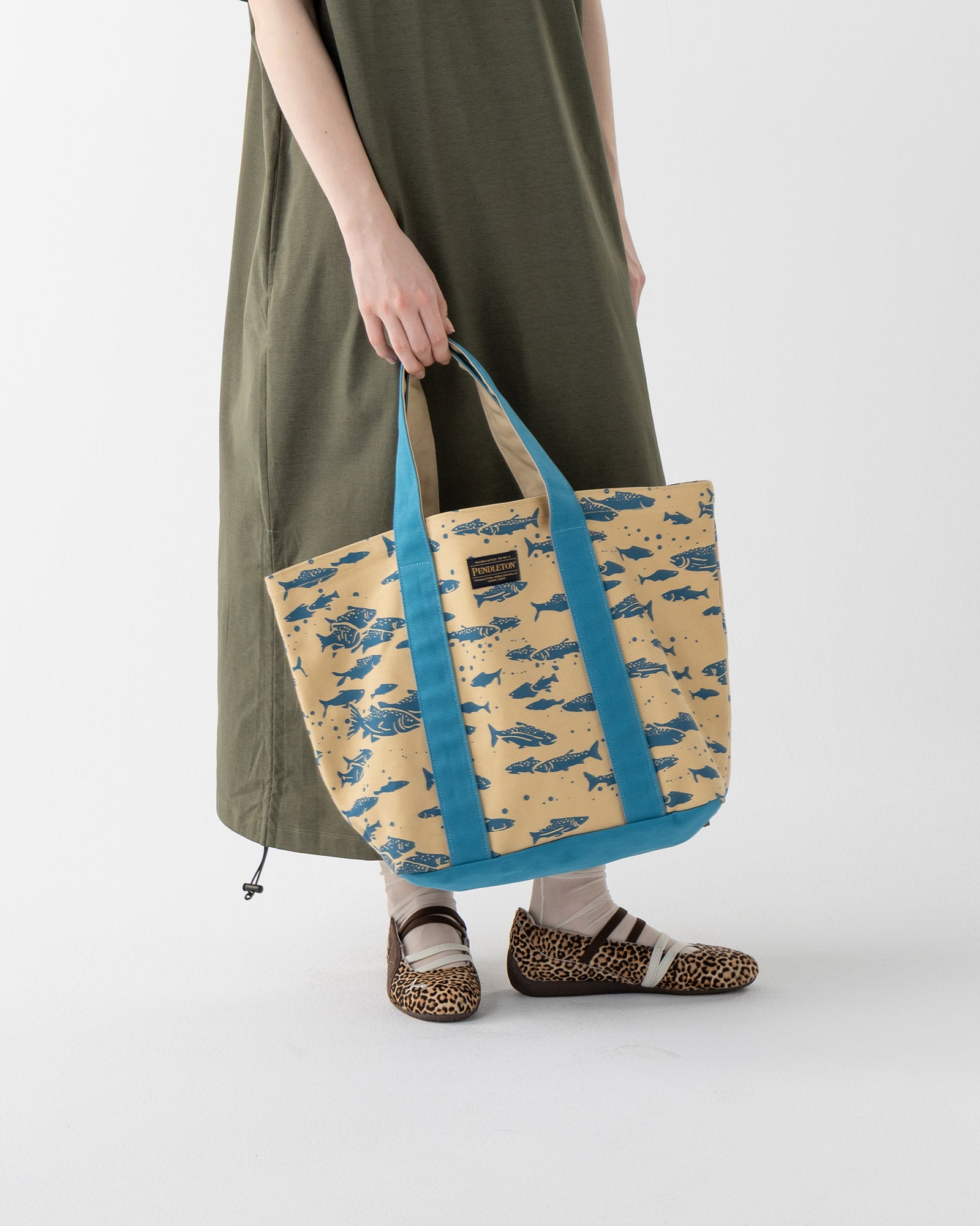 サーモン・キャンバスラージトートバッグ - BLUE