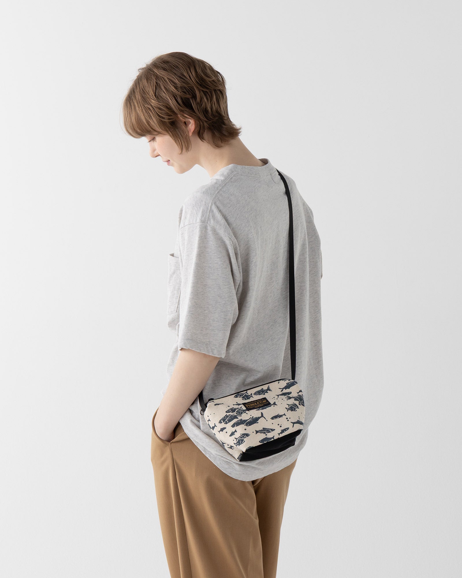 サーモンキャンバス・ポウチ・ショルダー - BLACK