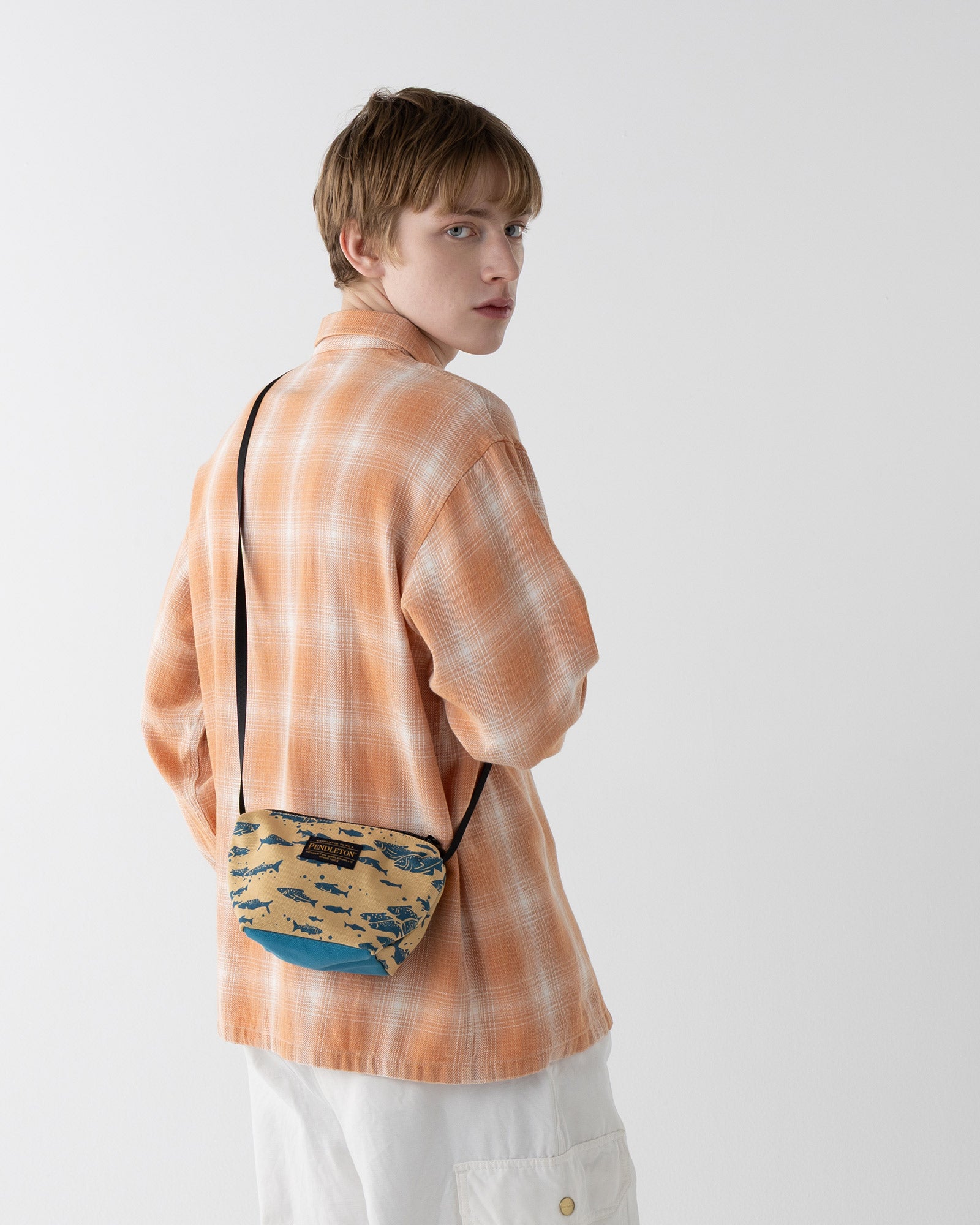 サーモンキャンバス・ポウチ・ショルダー - BLUE