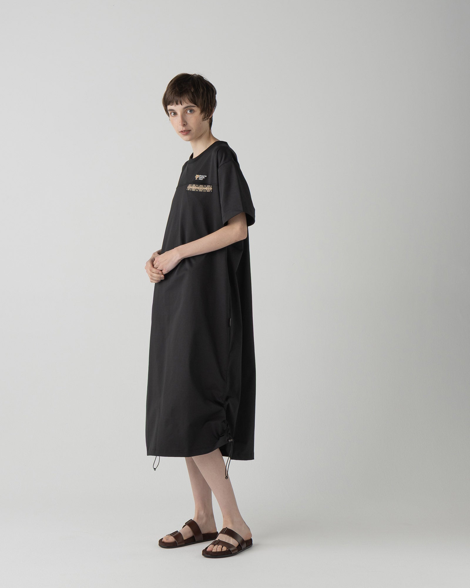 ショートスリーブ・ドレス - BLACK