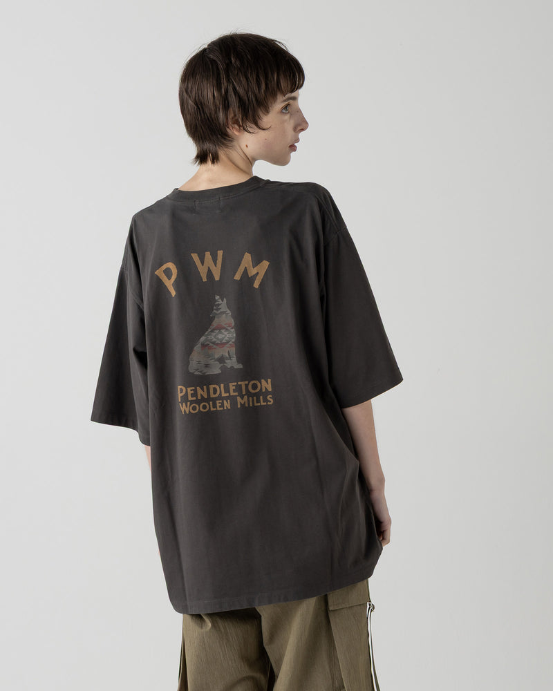 バックプリント・プレーティング天竺Tシャツ - CHARCOAL【PORTLAND OREGON】