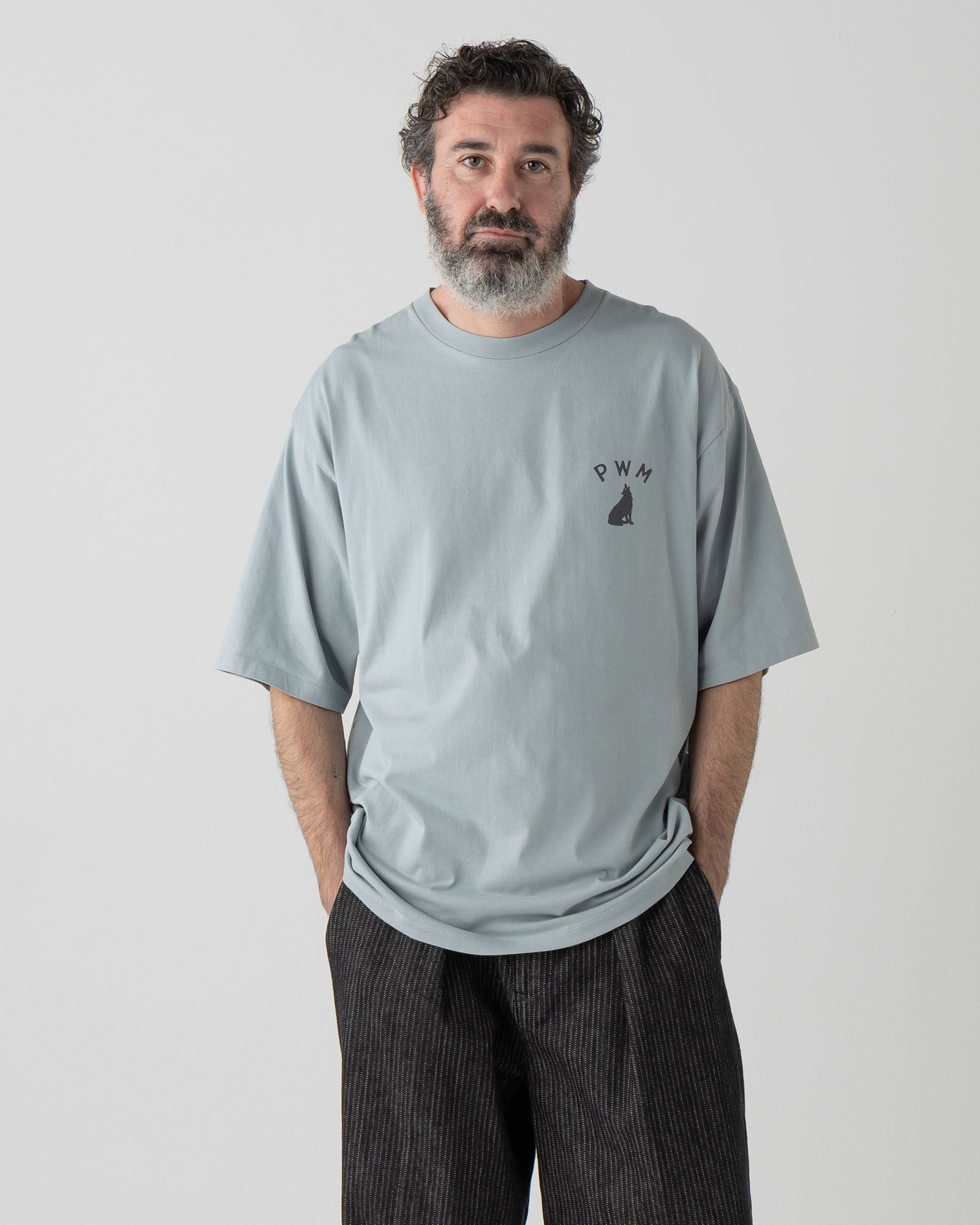バックプリント・プレーティング天竺Tシャツ - SLATE BLUE【COYOTE