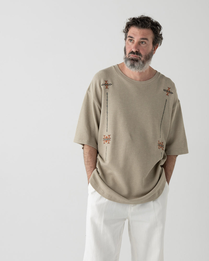 鹿の子刺繍 Tシャツ - GREGE【PAINTED HILLS】