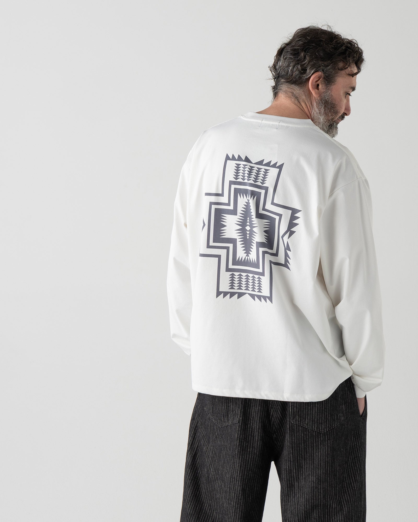 PGSロンT白s ヤングボーイp着用 速乾バックプリント L/S Tシャツ - O.WHITE【HARDING STAR