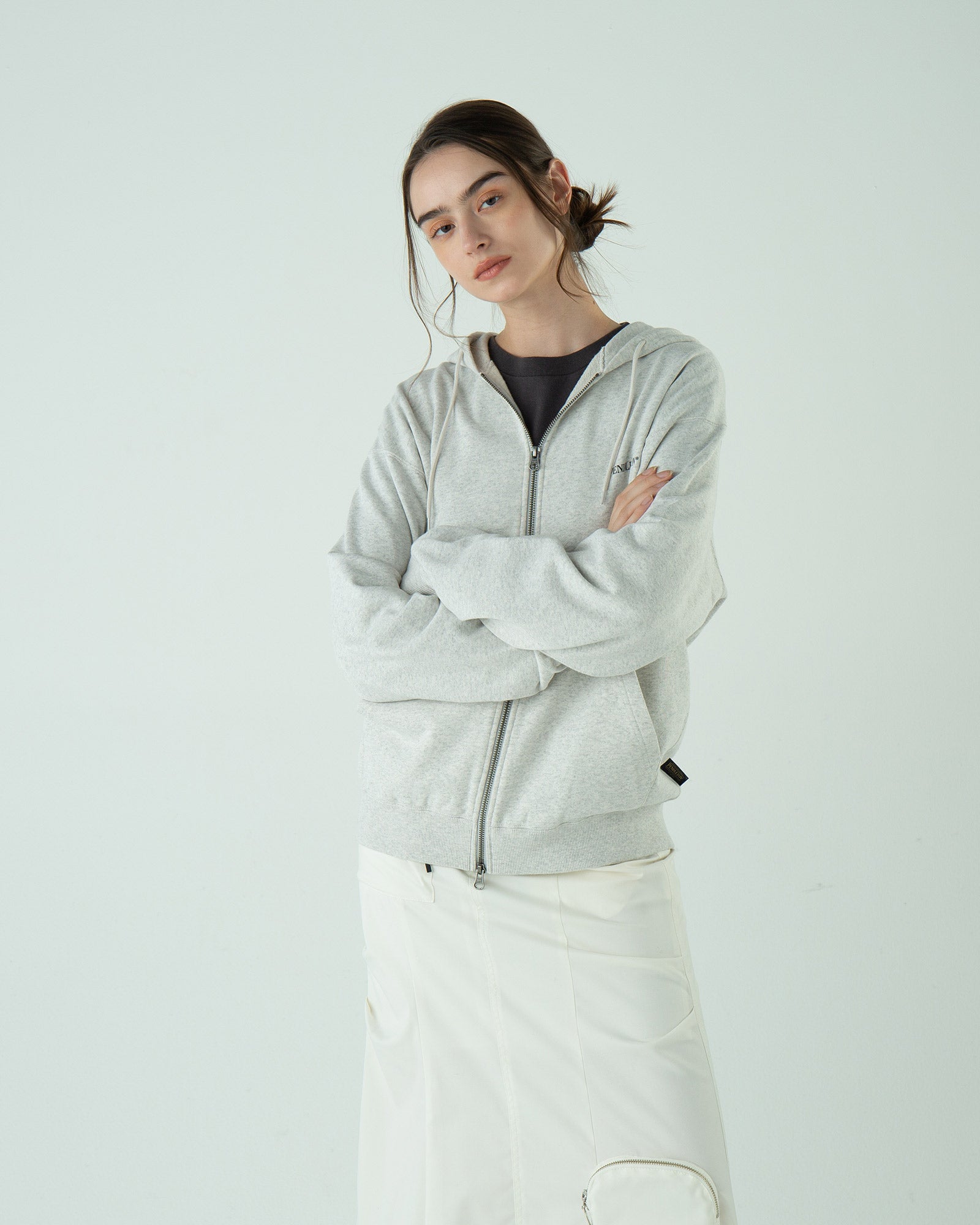 バックプリント・ジップアップフーディ