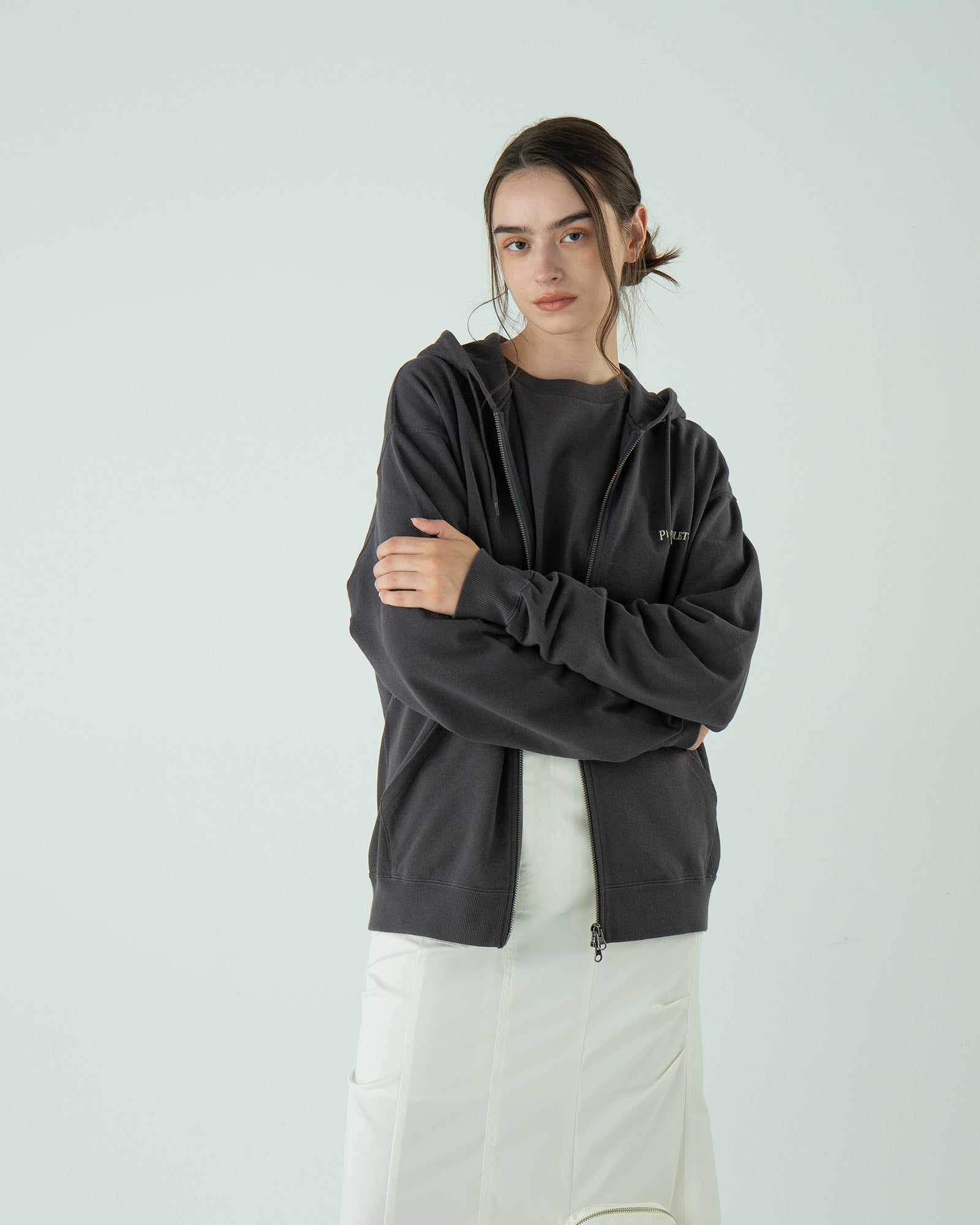 バックプリント・ジップアップフーディ