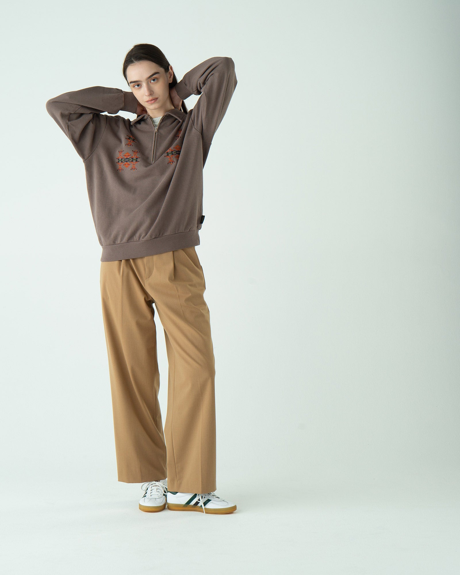 ピグメントダイ・EMB・ハーフジッププルーバー