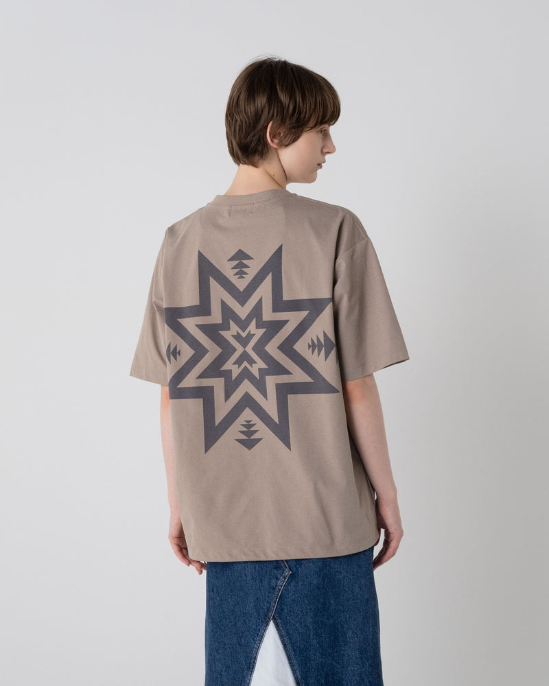 バックプリント 速乾Tシャツ - Grege【Plains Star】
