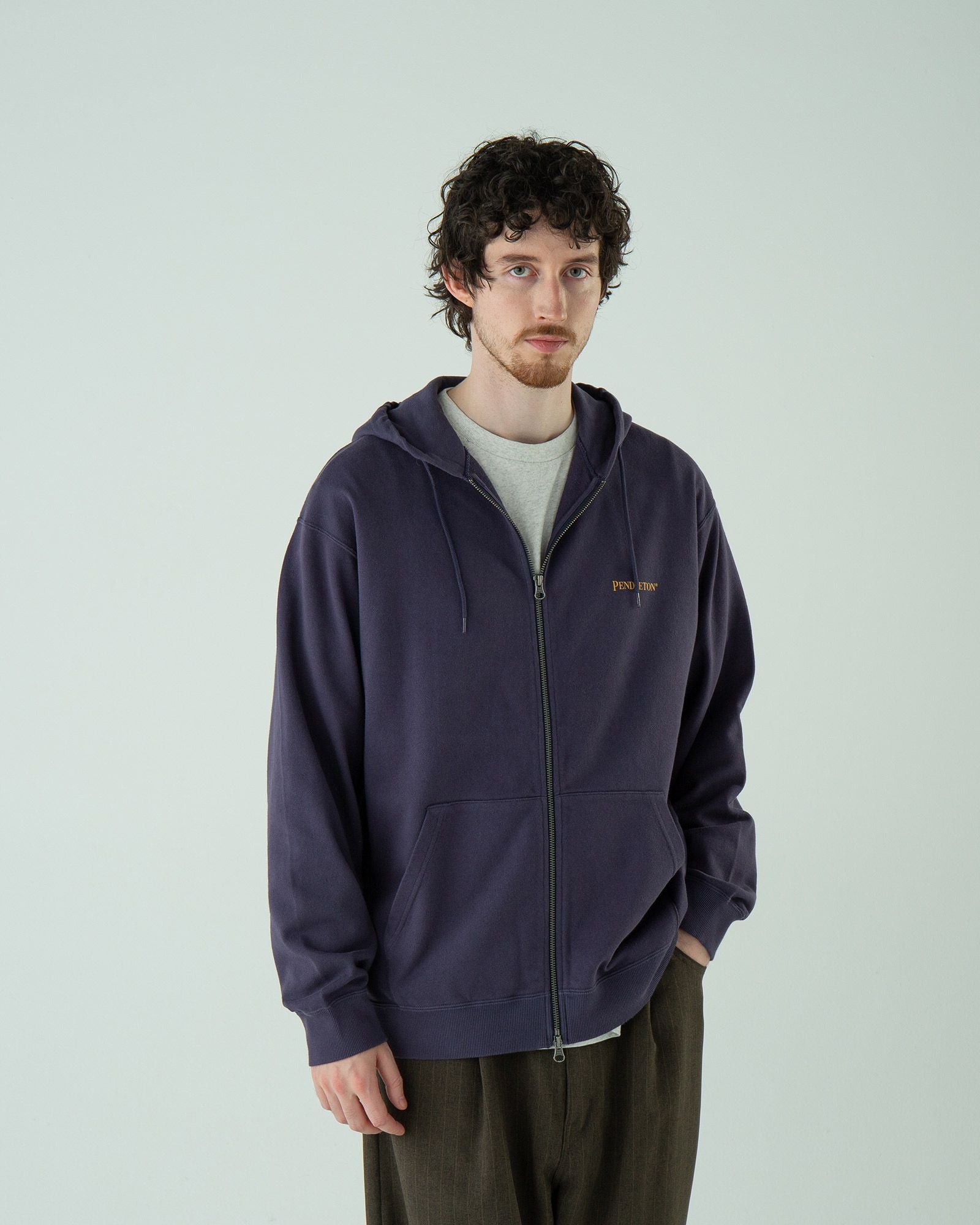 バックプリント・ジップアップフーディ