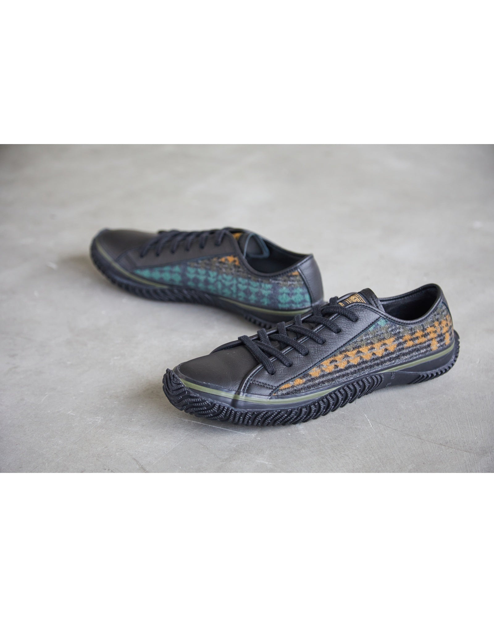 SPINGLE MOVE スニーカー ダークグレー Mサイズ SPINGLE MOVE（SPM-1036） – PENDLETON WOOLEN MILLS JAPAN OFFICIAL STORE